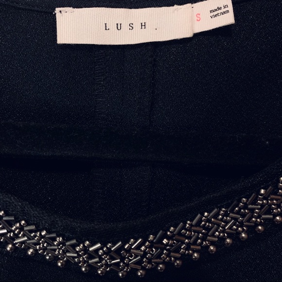 LUSH Nordstrom Scalloped Hem Sleeveless Blouse - Picture 2 of 3